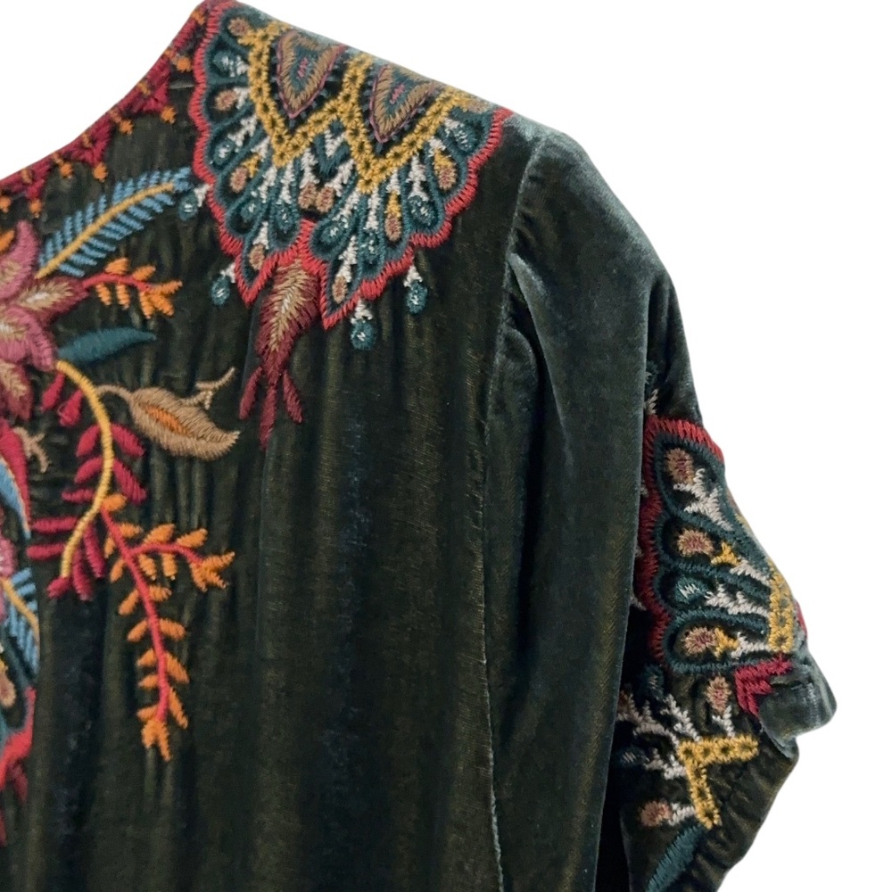 Johnny Was Green Velvet Embroidered Top Womens XS Floral Spring Casual - Picture 7 of 10